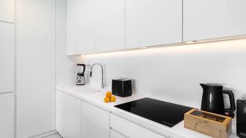 Apartment, 2 Bedrooms | Private kitchen | Electric kettle, toaster
