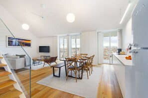 Căn hộ, 3 phòng ngủ | Khu phòng khách | TV màn hình phẳng 