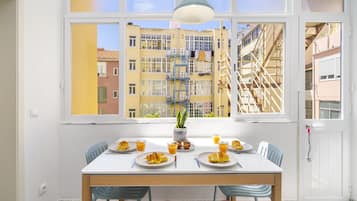 Apartamento, 2 quartos | Área de estar