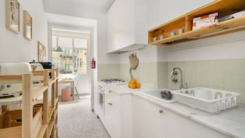 Apartamento, 2 quartos | Cozinha privada | Chaleira elétrica, torradeira