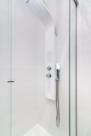 Apartamento, 2 quartos | Banheiro
