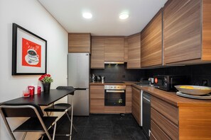 Apartment, 5 Bedrooms | Private kitchen