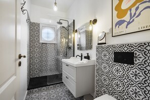 Apartment, 2 Bedrooms | Bathroom | Hair dryer, towels, toilet paper - Premium Alfama 2-Br Great For Remote Workers & Digital Nomads (Lisbon)