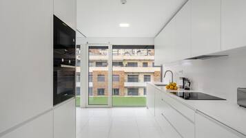 Apartment, 2 Bedrooms | Private kitchen | Electric kettle, toaster