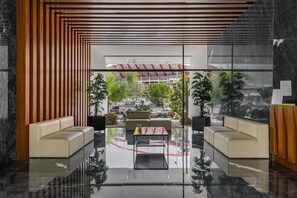 Interior entrance - Urban Retreat W/Parking, Elevator & Ac By Benfica Stadium (Lisbon)