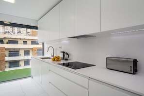 Appartement, 2 chambres | Cuisine privée | Bouilloire électrique, grille-pain