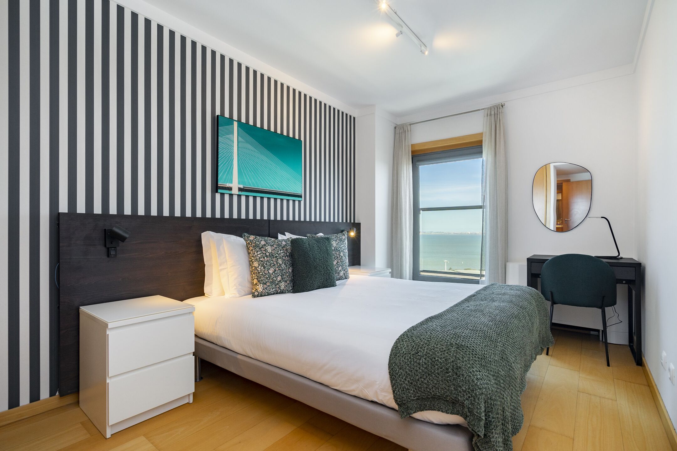 Apartamento, 2 quartos | 2 quartos, escrivaninha, quartos à prova de som