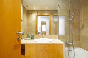 Apartment, 2 Bedrooms | Bathroom | Hair dryer, towels, toilet paper - Panoramic Living W/ Elevator, Ac, Garage Perfect For Families & Business Travellers (Lisbon)