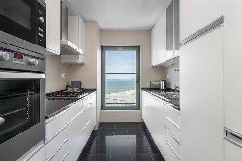 Panoramic Living W/ Elevator, Ac, Garage Perfect For Families & Business Travellers