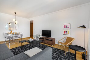 Appartamento, 2 camere da letto | Area soggiorno | TV a schermo piatto