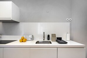 Apartamento, 2 quartos | Cozinha privada | Chaleira elétrica, torradeira