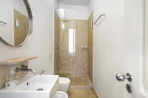 Apartment, 2 Bedrooms | Bathroom - Prime Lisbon Living Great For D Nomads & R Workers (Lisbon)