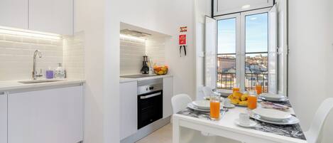 Apartment, 4 Bedrooms | Private kitchen