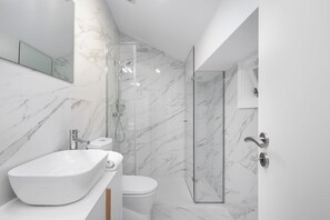 Apartment, 2 Bedrooms | Bathroom | Hair dryer, towels, toilet paper - C314 Riverside View Premium Apartment w/ AC & Terrace (Porto)