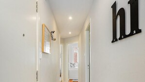 Unclassified image, 2 of 18, button - Formosa #2 Central 2-Bed In Prime Location Perfect To Explore Porto (Porto)