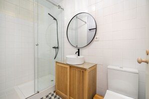 Apartment, 2 Bedrooms | Bathroom