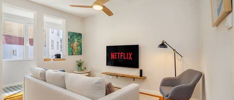 Apartment, 2 Bedrooms | Living area