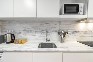 Studio | Private kitchen - Central 1-Bed W/ Top View Perfect To Explore Porto (Porto)