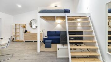 Studio | Living area | Flat-screen TV