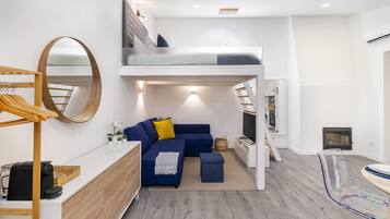 Studio | Living area | Flat-screen TV