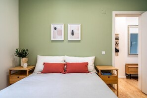Appartement, 2 chambres | 2 chambres, bureau, fer et planche à repasser, accès au Wi-Fi (inclus)