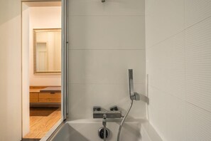 Apartemen, 2 kamar tidur | Kamar mandi | Pengering rambut, handuk,  dan tisu toilet
