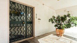 Pintu masuk properti