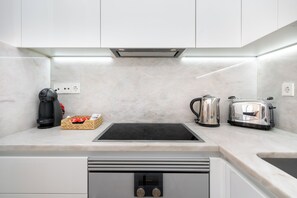 Apartment, 2 Bedrooms | Private kitchen | Electric kettle, toaster