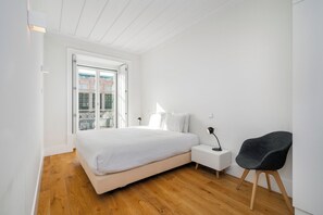 2 bedrooms, iron/ironing board, free WiFi - Restauradores Deluxe W/ Elevator & Ac Perfect For Families & Friends (Lisbon)