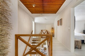Apartamento, 3 habitaciones | Zona de estar | Una televisión de pantalla plana