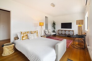 Apartment, 3 Bedrooms | Living area