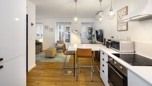 Apartment, 1 Bedroom | Private kitchenette | Electric kettle, toaster