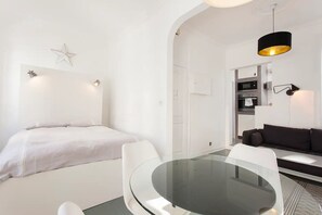 Studio | Living area - Chic Studio Located In Lisbon Historic Centre (Lisbon)
