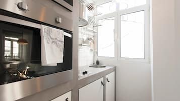 Studio | Private kitchenette | Toaster