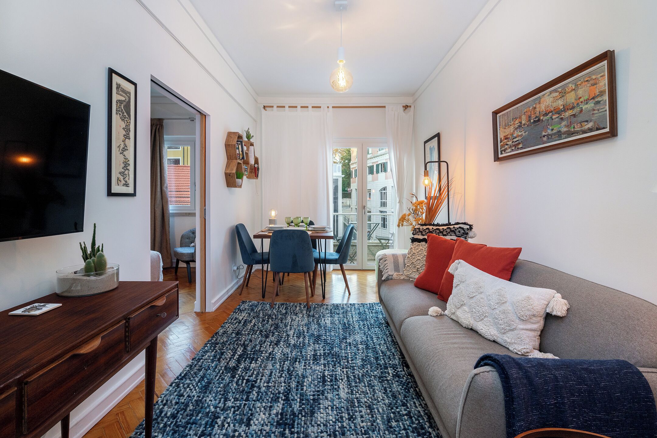 Apartment, 2 Bedrooms | Living area