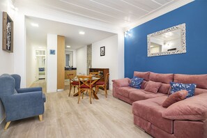 Living area - Bairro Alto 2-Bed Central Location Fully Equipped (Lisbon)