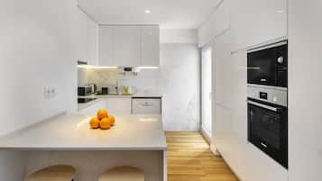 Apartment, 3 Bedrooms | Private kitchen | Electric kettle, toaster