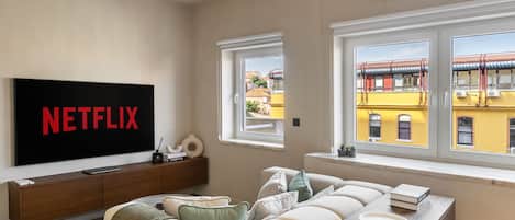 Studio | Living area | Flat-screen TV