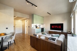Studio | Living area | Flat-screen TV