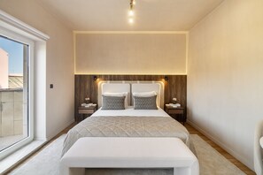 Studio | Living area | Flat-screen TV