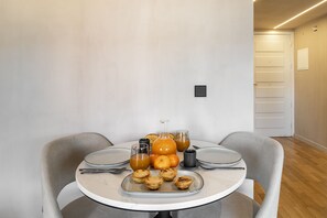 Living area - Lisbon Dream Stay Unmatched Elegance And Comfort (Lisbon)