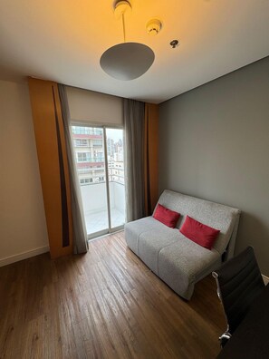 Apartment | Ruang tamu | TV 