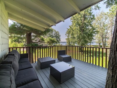 Lakefront w Dock, Pet Friendly, Spacious Yard