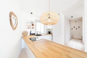 Kjøleskap, ovn, oppvaskmaskin og kaffetrakter/tekoker