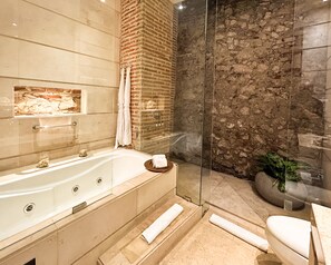 Superior Room, 1 King Bed, Hot Tub | Bathroom - Casa Belle Cartagena Hotel Boutique (Cartagena)