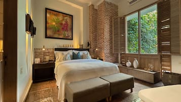 Superior Room, 1 Queen Bed | Minibar, in-room safe, blackout drapes, iron/ironing board