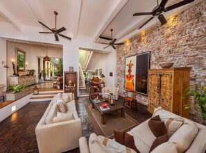 บริเวณนั่งเล่นที่ล็อบบี้