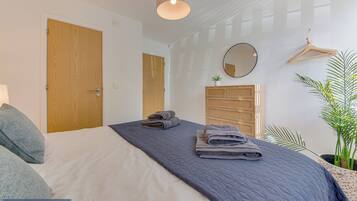 Apartment, 2 Bedrooms, Non Smoking, Kitchen | 2 bedrooms, iron/ironing board, free WiFi