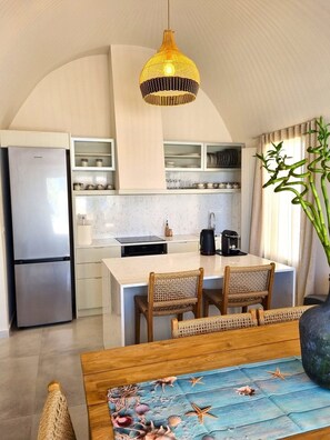 Refrigerador, horno, parrilla de estufa y lavavajillas