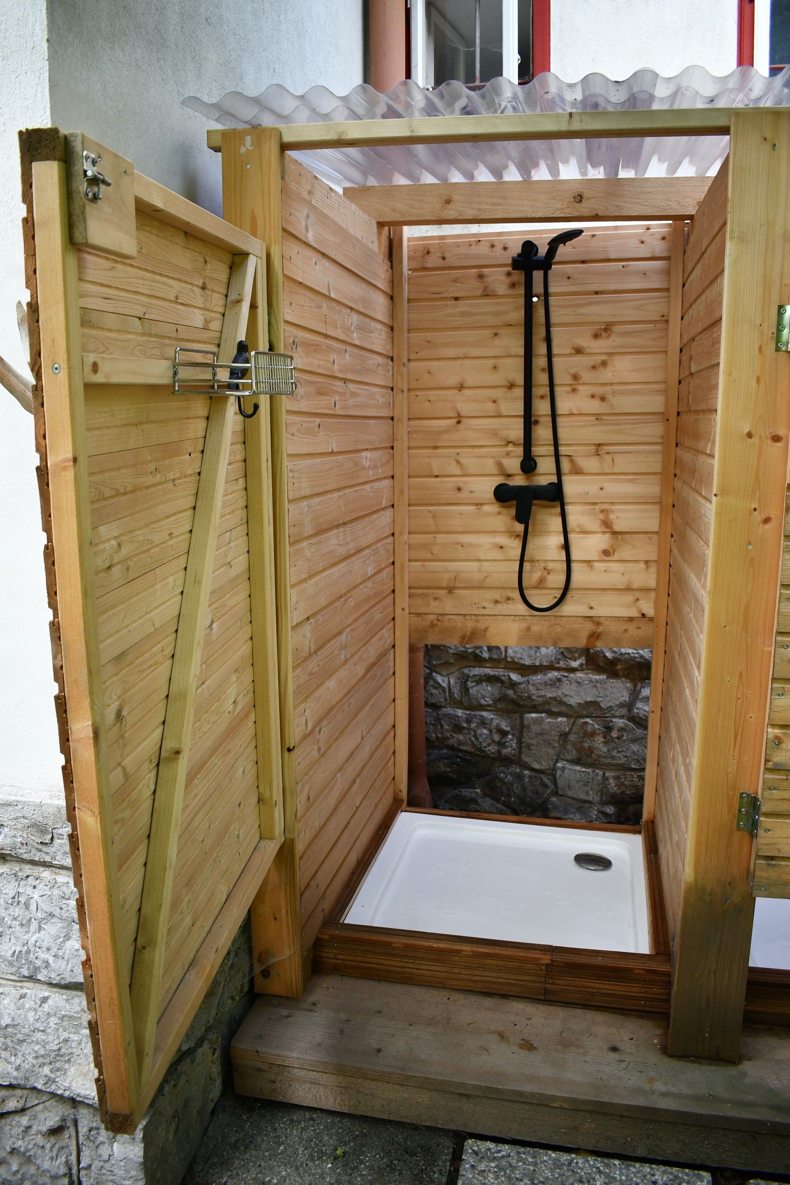 Separate tub and shower, towels, toilet paper